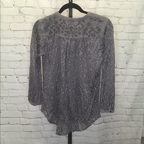 Lucky Brand Gray 3/4 Sleeve Embroidered Top - Picture 2 of 4